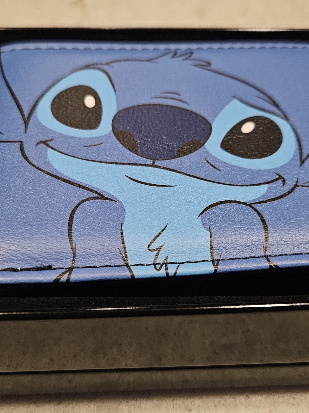 BUCKLE-DOWN Disney Stitch Sweet Smiling Pose Bifold Wallet